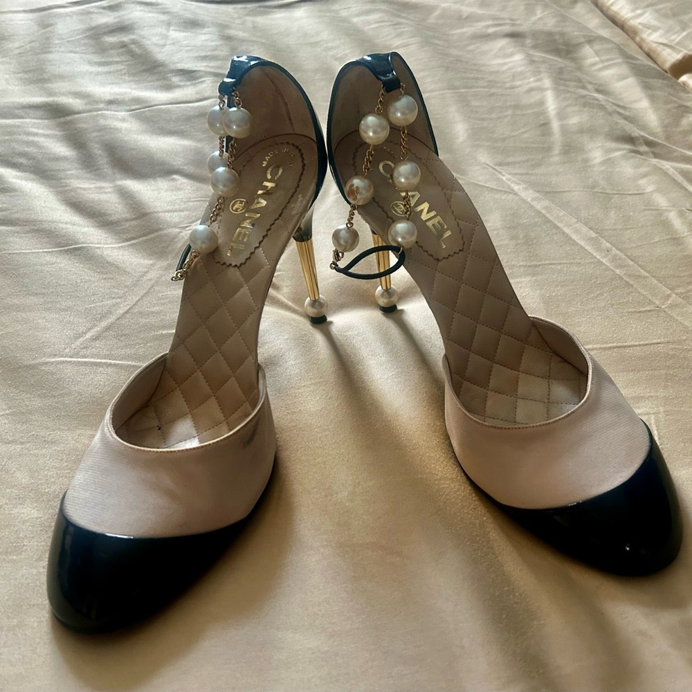 Classic Chanel heels with pearls